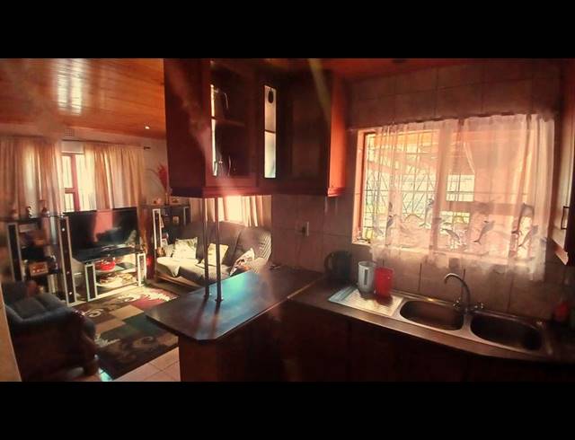 4 BEDROOM HOUSE FOR SALE IN HIGHBURY